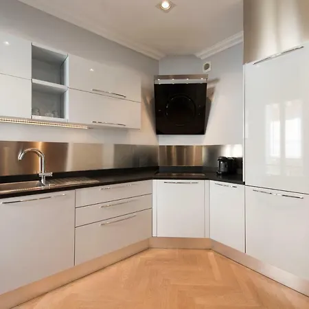 F3 Plein Centre A 50 M Saint-Raphael (Var)