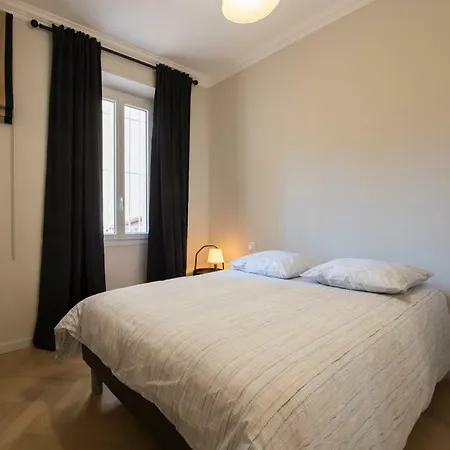 F3 Plein Centre A 50 M * Saint-Raphael (Var)