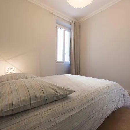 F3 Plein Centre A 50 M * Saint-Raphael (Var)